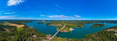 Finlandiya 'daki Aland Adaları' nda Godby yakınlarındaki bir köprünün panorama görüntüsü.