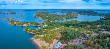 Finlandiya 'daki Kavanozlar yakınlarındaki Aland takımadalarının Panorama görünümü.