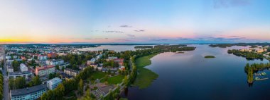 Finlandiya 'nın merkezi Kuopio' nun günbatımı manzarası.