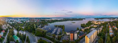 Finlandiya 'nın merkezi Kuopio' nun günbatımı manzarası.