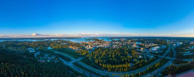 Finlandiya 'nın Kuopio kentinin günbatımı manzarası.