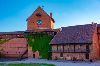 Letonya 'daki Turaida kalesinin manzarası.