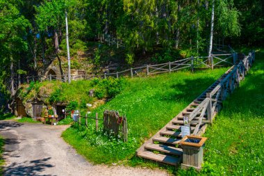 Letonya 'daki Ligatne Kaya Mahzenleri.