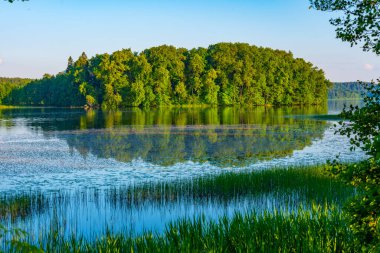 Estonya 'daki P haj karavan gölü manzarası