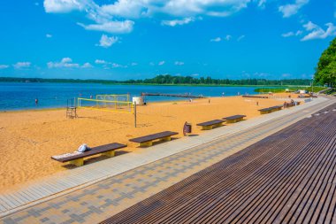 Estonya 'daki Vru' daki Tamula plajında yaz günü.
