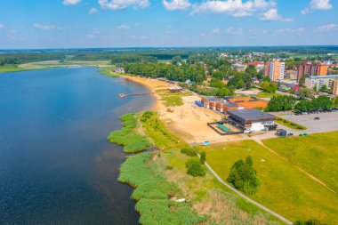Estonya 'daki Voru' daki Tamula plajının havadan görüntüsü