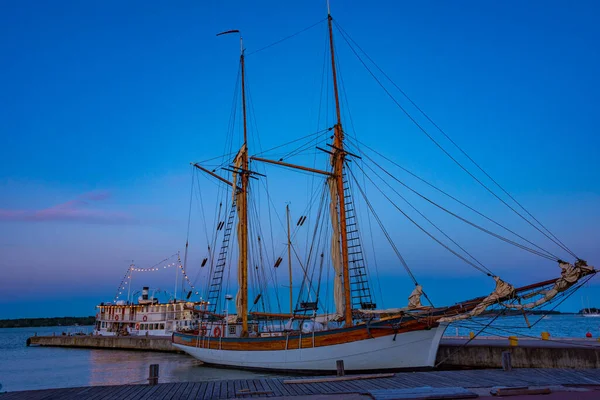 Widok Zachodu Słońca Historycznych Statków Fińskim Mieście Mariehamn — Zdjęcie stockowe