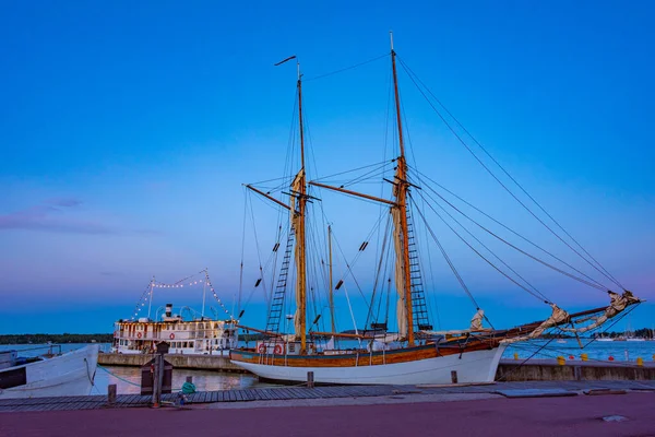 Ηλιοβασίλεμα Των Ιστορικών Πλοίων Στη Φινλανδική Πόλη Mariehamn — Φωτογραφία Αρχείου