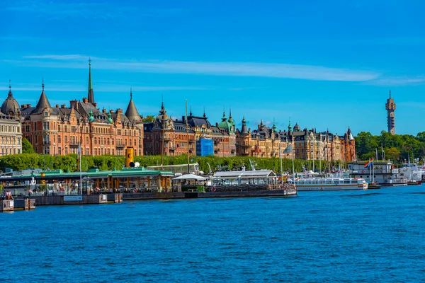 Stockholm Nábřeží Krásnými Starými Domy Rozprostřené Vedle Něj Švédsku — Stock fotografie
