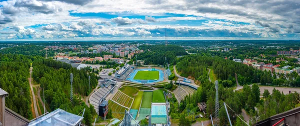 Finlandiya 'nın Lahti kasabasında kayakla atlama ve spor stadyumu.