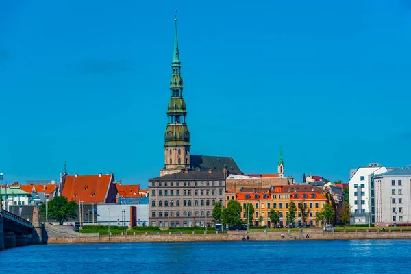 Stare Miasto Rydze Tym Kościół Jakuba Widokiem Rzekę Daugava Łotwa — Zdjęcie stockowe