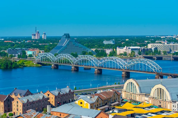 Vista Aérea Biblioteca Nacional Letona Situada Junto Puente Ferroviario Riga — Foto de Stock