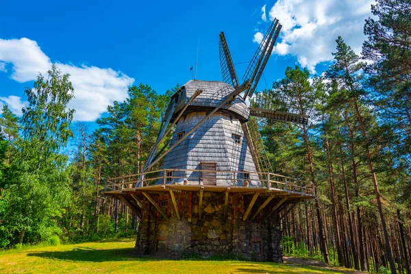 Dřevěný Větrný Mlýn Etnografickém Skanzenu Lotyšska Rize — Stock fotografie