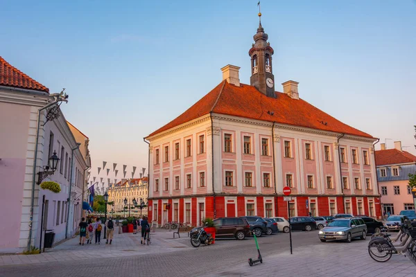 Ηλιοβασίλεμα Στο Δημαρχείο Στην Πόλη Tartu Της Εσθονίας — Φωτογραφία Αρχείου