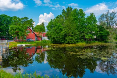 Estonya 'nın Palamuse köyündeki tarihi binalar.