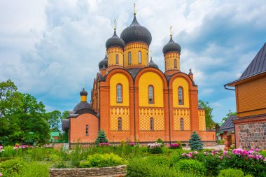 Estonya 'nın Kurem köyündeki P Htitsa Manastırı