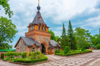 Estonya 'nın Kurem köyündeki P Htitsa Manastırı