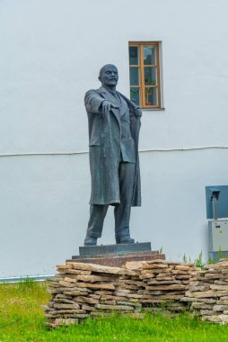 Vladimir Iljin Lenin 'in Narva, Estonya' daki heykeli.