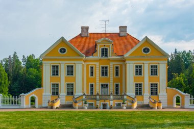 Estonya 'daki Palmse malikanesinin manzarası.