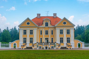 Estonya 'daki Palmse malikanesinin manzarası.