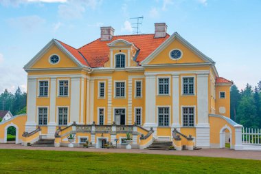 Estonya 'daki Palmse malikanesinin manzarası.