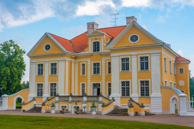 Estonya 'daki Palmse malikanesinin manzarası.