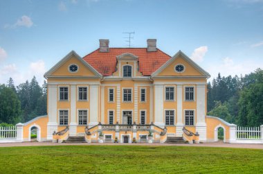 Estonya 'daki Palmse malikanesinin manzarası.