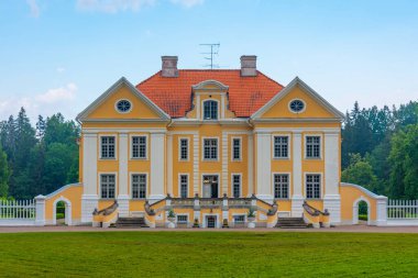 Estonya 'daki Palmse malikanesinin manzarası.