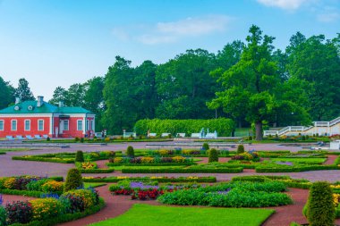 Kadriorg Sanat Müzesi ve Estonya 'nın başkenti Tallin' deki üst bahçe.
