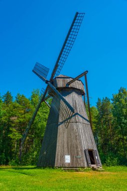 Tallin 'deki Estonya Açık Hava Müzesi' nde rüzgar değirmeni.