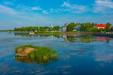 Estonya 'nın Haapsalu köyünün kıyı şeridi..