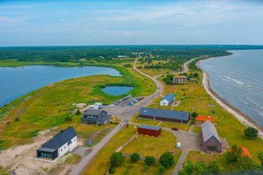 Estonya 'daki Sorve yarımadasındaki binalar.