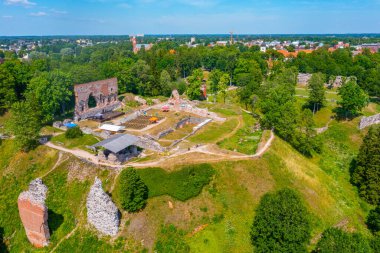 Estonya 'daki Viljandi Kalesi Harabeleri.