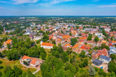 Estonya 'daki Viljandi kasabasının hava manzarası.