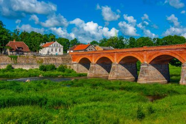 Letonya 'da Venta nehri üzerindeki Kuldiga tuğla köprüsü.