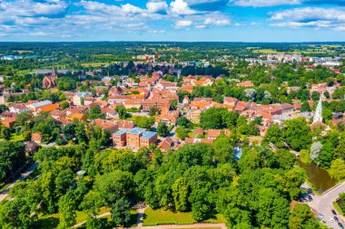 Letonya 'nın Kuldiga kentinin Panorama manzarası.