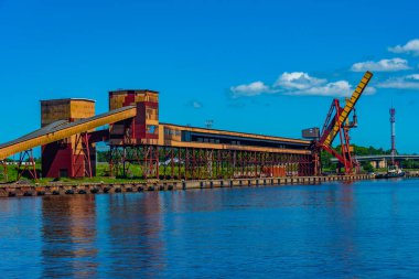 Letonya, Ventspils limanındaki sanayi tesisleri.