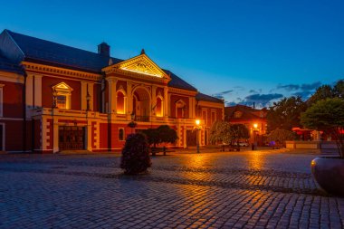 Litvanya 'nın Klaipeda kasabasındaki tiyatro günbatımı manzarası.