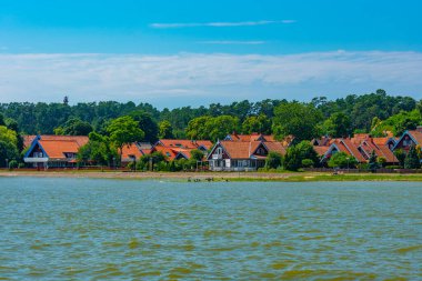 Litvanya köyündeki renkli ev Nida.