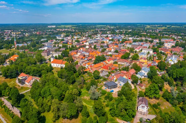 Estonya 'daki Viljandi kasabasının hava manzarası.