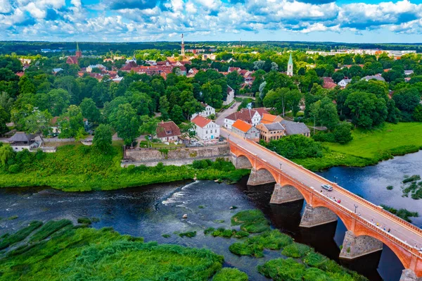 Letonya 'nın Kuldiga kentinin Panorama manzarası.