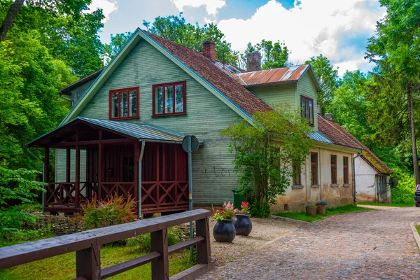 Alte Häuser Lettischen Dorf Kuldiga — Stockfoto
