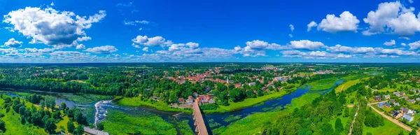 Letonya 'nın Kuldiga kentinin Panorama manzarası.