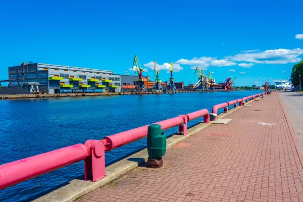 Promenade Bord Mer Dans Port Ventspils Lettonie — Photo