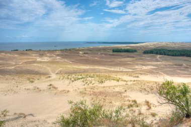 Litvanya 'da Curonian tükürüğünde parnidis kum tepesi.