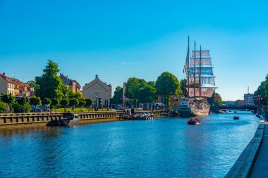 Litvanya 'nın Klaipeda kasabasında tarihi yelkenli Meridian.