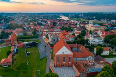 Litvanya 'nın Kaunas kentinin gündoğumu manzarası.