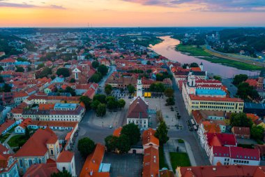 Litvanya 'nın Kaunas belediyesinin gündoğumu manzarası..