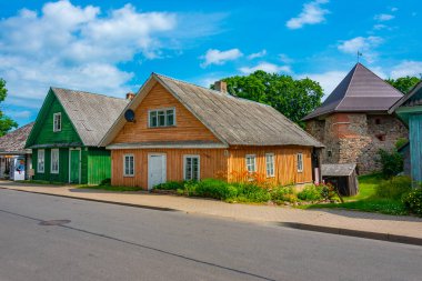 Litvanya 'nın Trakai kasabasında kereste evleri.