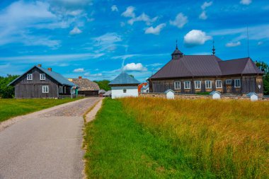 Kaunas 'taki Litvanya Açık Hava Müzesi' ndeki ahşap kilise..